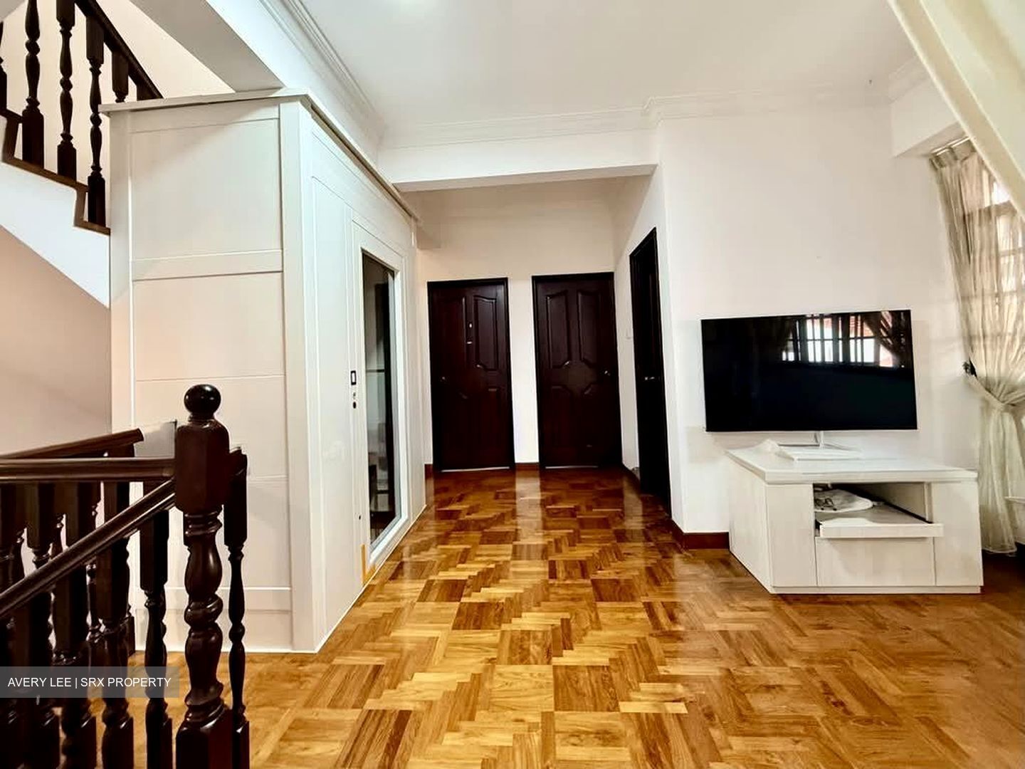 Phillips Avenue (D19), Terrace #571114071